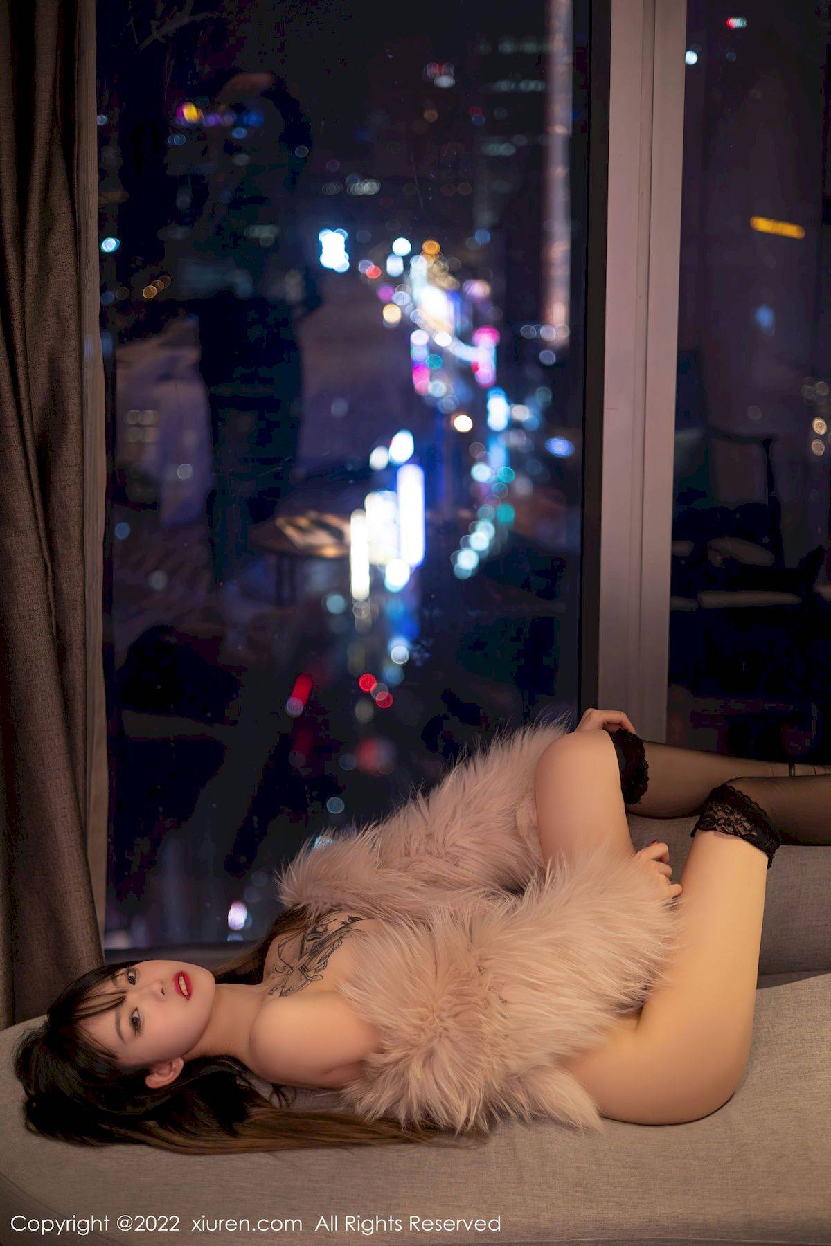 模特奶瓶 - 白色轻透上衣+诱人黑丝性感写真-流浪吧欢乐园