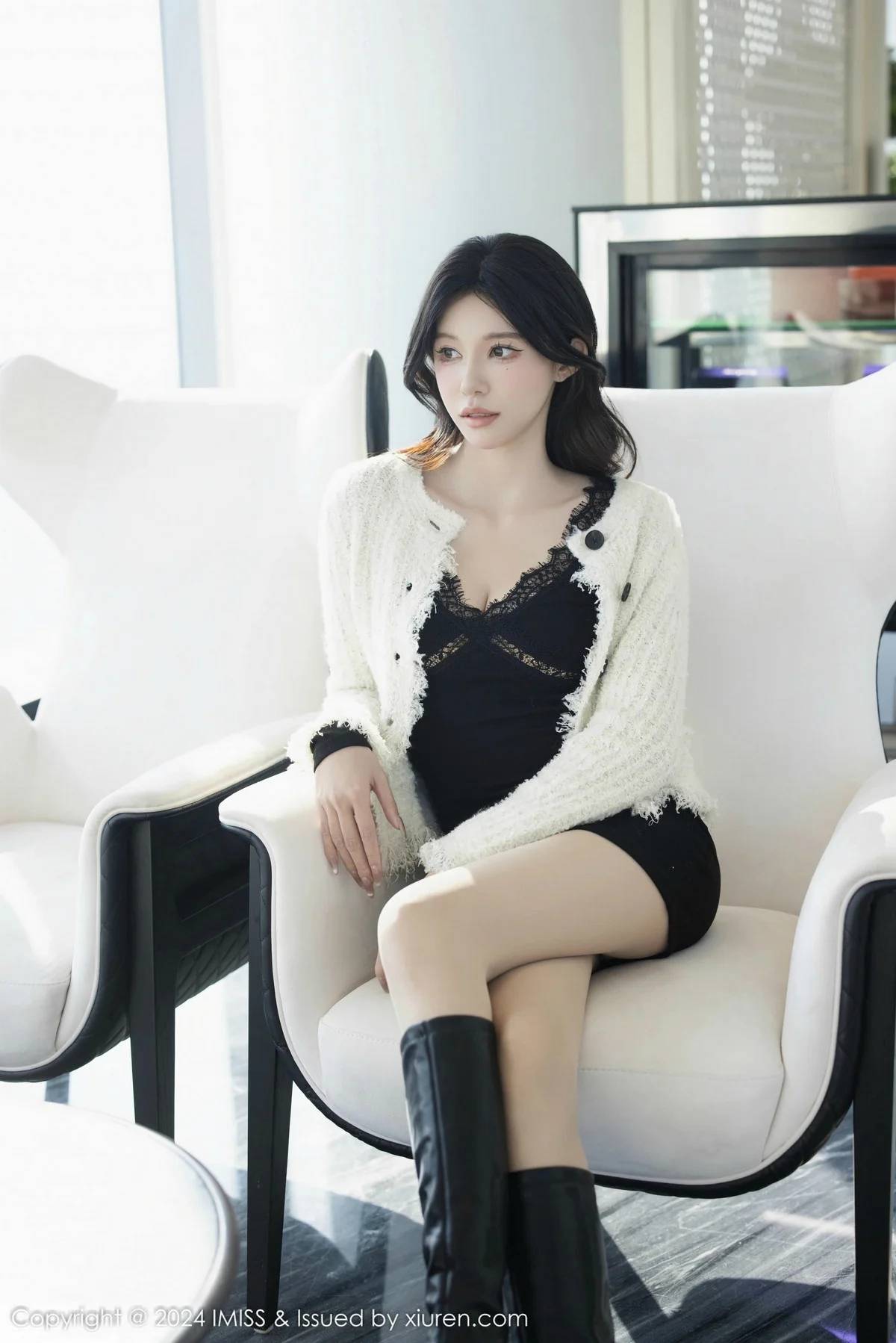 泥鳅鳅性感黑色蕾丝连衣短裙配超薄肉丝秀曼妙身姿绝美写真-流浪吧欢乐园