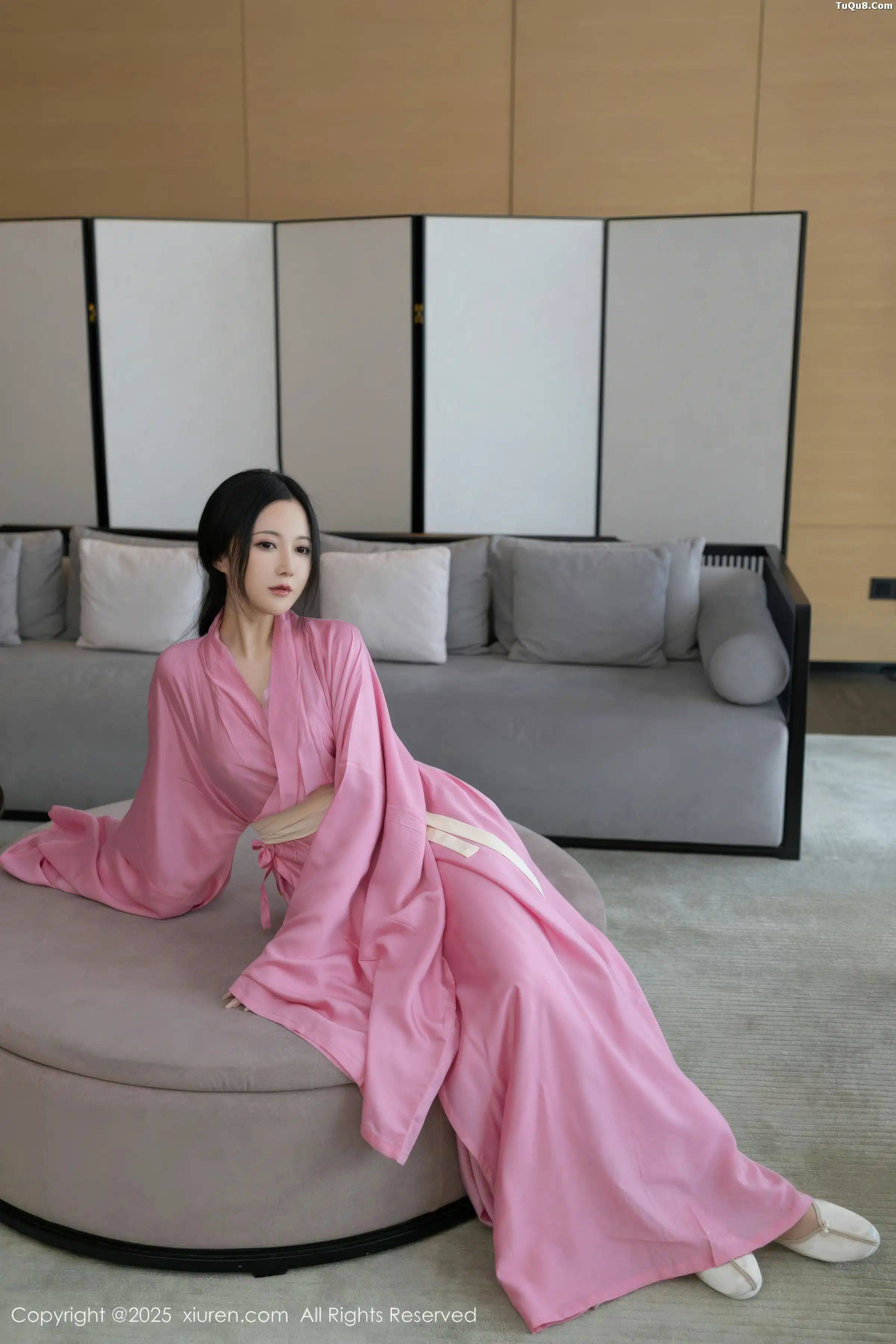 鱼子酱Fish性感粉色月影纱配超薄肉丝秀曼妙身姿绝美写真-流浪吧欢乐园