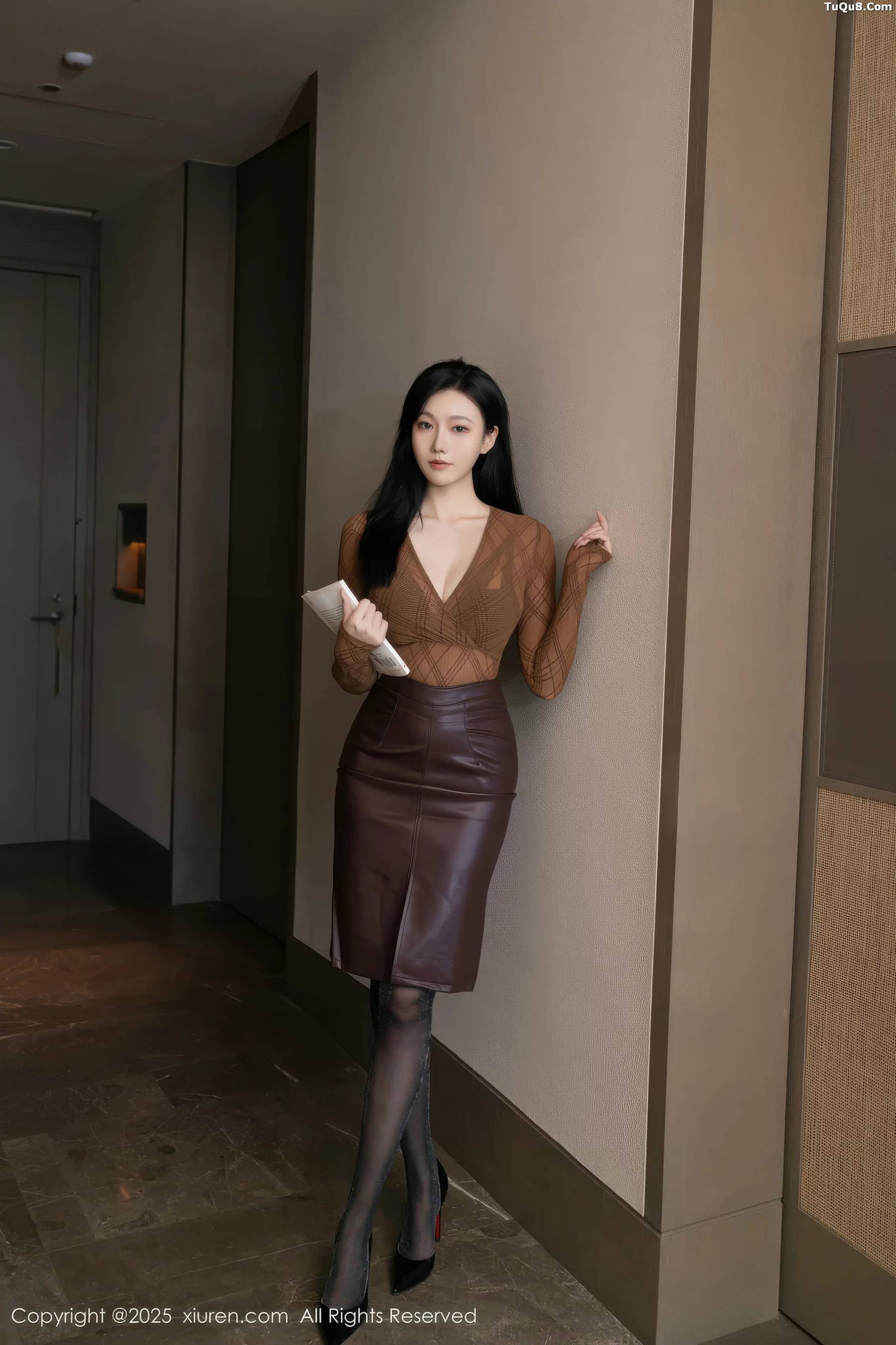 安然anran性感棕色皮裙露黑色内衣配黑丝袜秀美腿绝美写真-流浪吧欢乐园